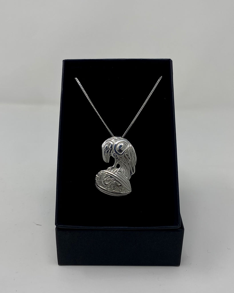 RAVEN CLAMSHELL NECKLACE