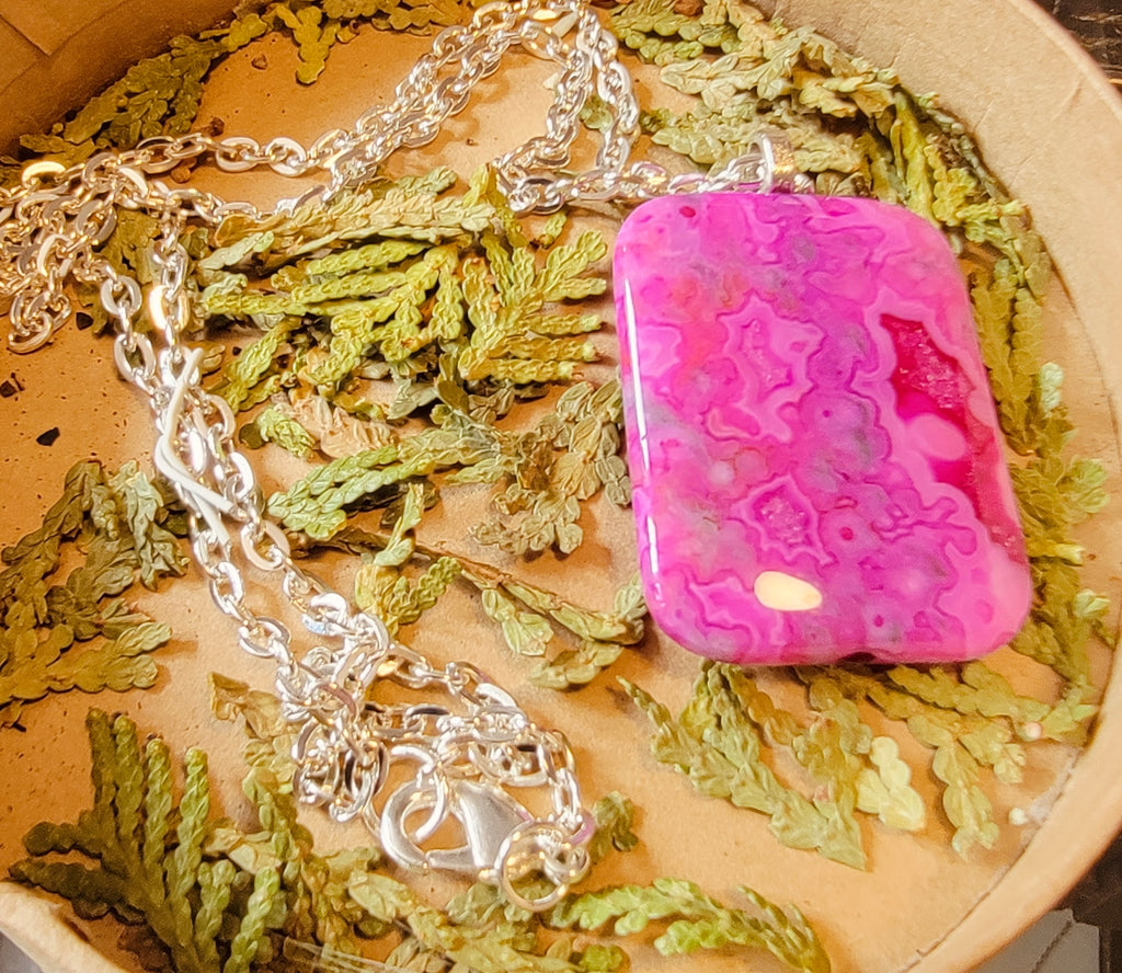 PINK CRAZY LACE PENDANT WITH CHAIN